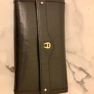 Women’s leather wallet